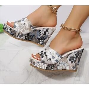 Women's Flower Patten Wedge Sandals - SIZE 39 / 7.5